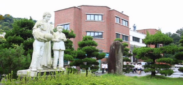 5월 20일(금) - < 1 > 정신철 주교 "자녀를 인내롭고 부드럽게 대해야..."