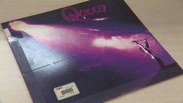 11/21(수) - 2. 'Queen'의 첫 앨범에 담긴 곡 '예수(Jesus)'는?